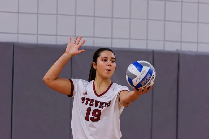 Women's Volleyball Clipped by No. 10 MIT, 3-2