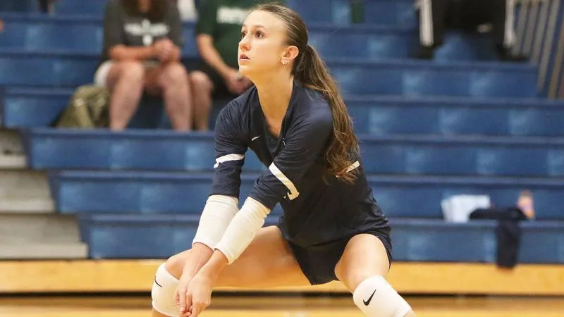 Women's Volleyball Stopped by Salisbury in Tournament Opener