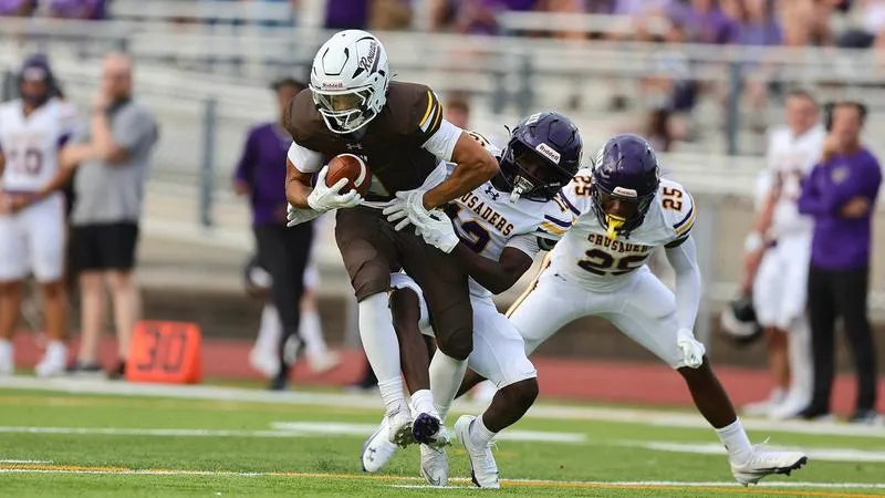 Football Falls Short to #21 Mary Hardin-Baylor, 35-14, in Season Opener; Zarfati Scores Twice for the Profs