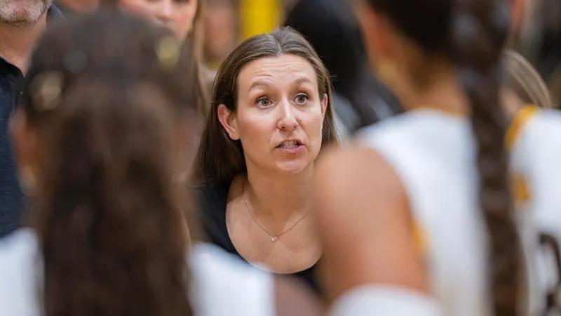 Burford Picks Up First Rowan Coaching Wins as Volleyball Takes Two at Marlin Invitational