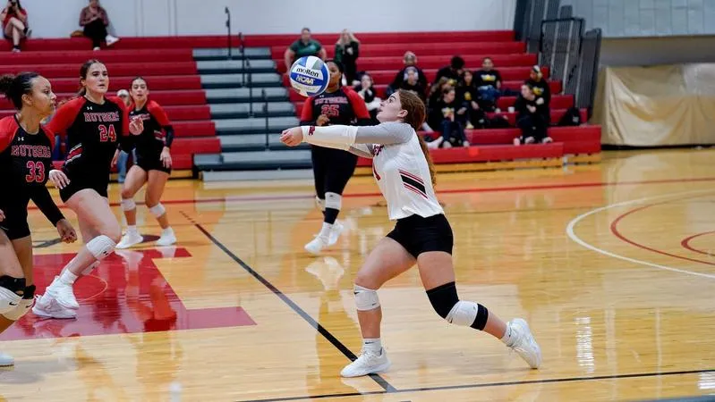 Women's Volleyball splits final day at DeSales Invitational