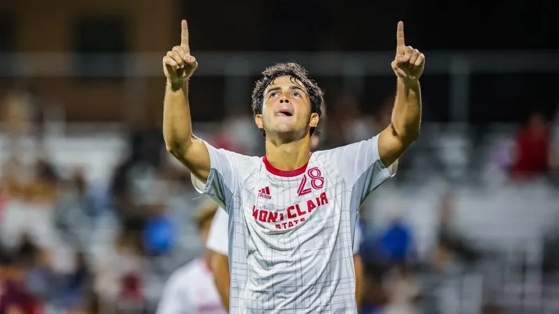 Men's Soccer Blanks Brooklyn College 6-0 in Home Opener