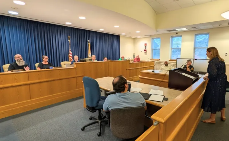 Oaklyn Council Weighs Anti-ICE, Pro-Police Resolutions at August Caucus