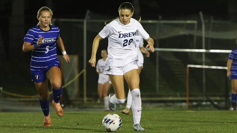 Higgins Scores Late as Women's Soccer Ties Stockton