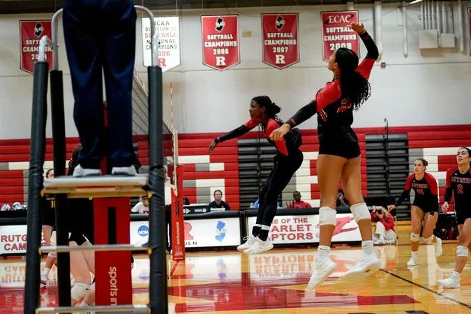 Women's Volleyball tripped up by John Jay, 3-1