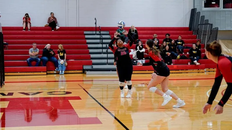 Women's Volleyball upends Hood on second day at Muhlenberg