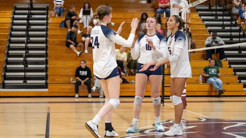Volleyball Moves to 5-2 with Wins over Immaculate, York at York Tri-Match