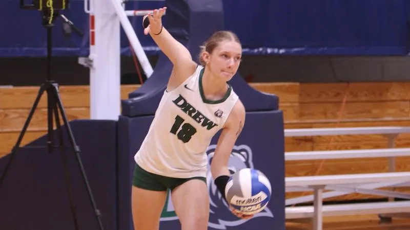 Women's Volleyball Splits Home Tri-Match