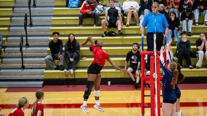 Enabosi Lead with 11 Kills in Opener, Gatz Slams 12 in Second, Volleyball Falls Twice at Kutztown Tournament
