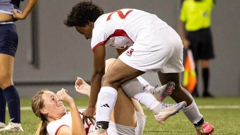 Women's Soccer Roll Past St. Joseph's Brooklyn