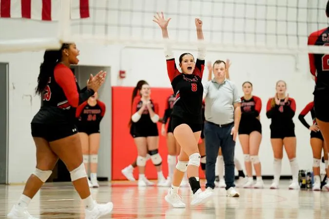 Women's Volleyball splits a tri-match at Washington College