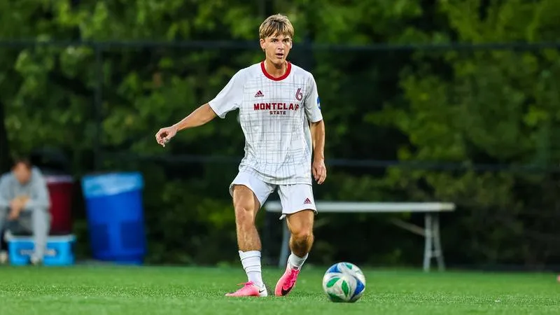 Trio of First Half Goals Power Men's Soccer Past Western Connecticut, 3-0