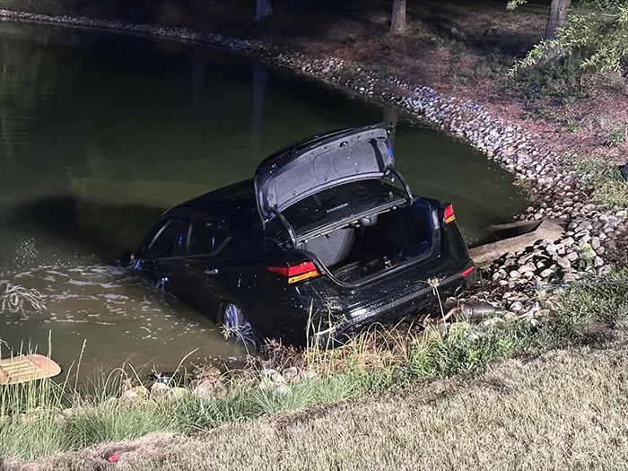 Officers Rescue Driver From Sinking Car