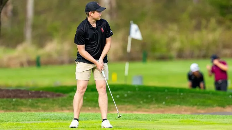 Men's Golf In The Hunt Through Day One at The Gauntlet