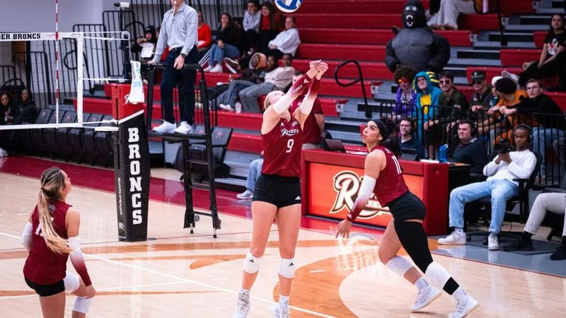 Volleyball Topped by Marist