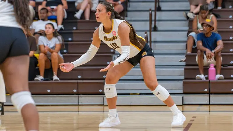 Two Wins for Volleyball at Elizabethtown Tri-Match; Unbeaten Streak Hits Eight in a Row