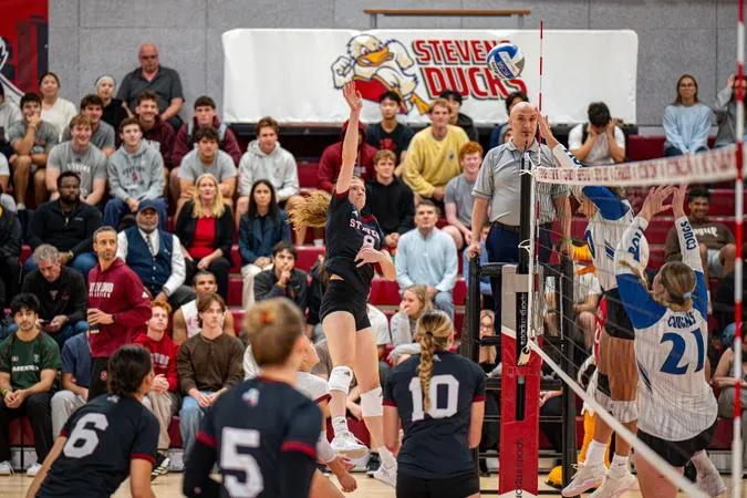 Women's Volleyball Sweeps MAC Freedom Match Against Misericordia