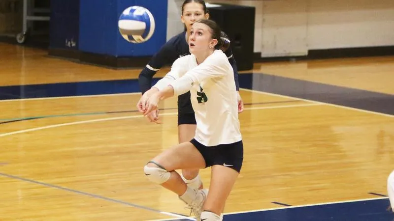 Women's Volleyball Edged in Five at Arcadia