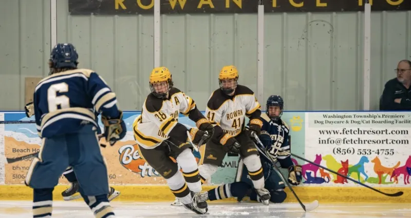 Rowan Men's Ice Hockey drops second game against TCNJ in overtime loss