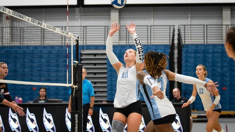 Stockton Opens NYU Tournament with a Five Set Thriller