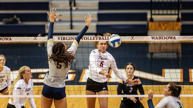 Volleyball Outlasts Canisius in Five Sets