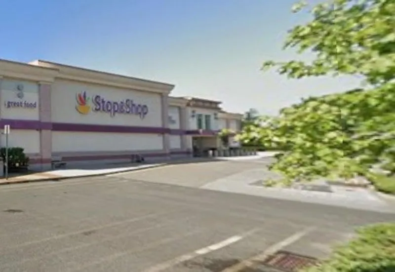Moisha's Kosher Supermarket Is Coing To Howell