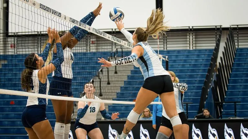 Stockton Splits Two Matches at NYU Tournament
