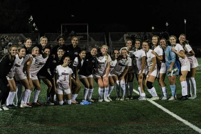 Women's Soccer Win Second-in-a-Row; Defeats Iona 2-0 at Ben Cohen Field