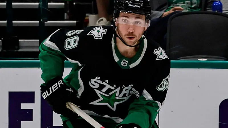 Winless Philadelphia Flyers add depth in Michael Bunting