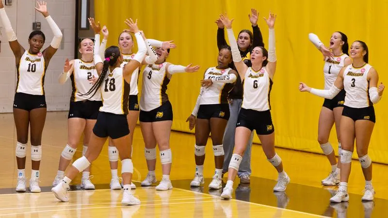 Cordrey Helps Volleyball Pick up 3-0 Win at Rutgers-Camden, Extends Win Streak to 13