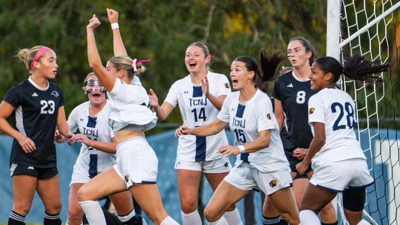 #10 Women's Soccer Holds Off Montclair State at Home