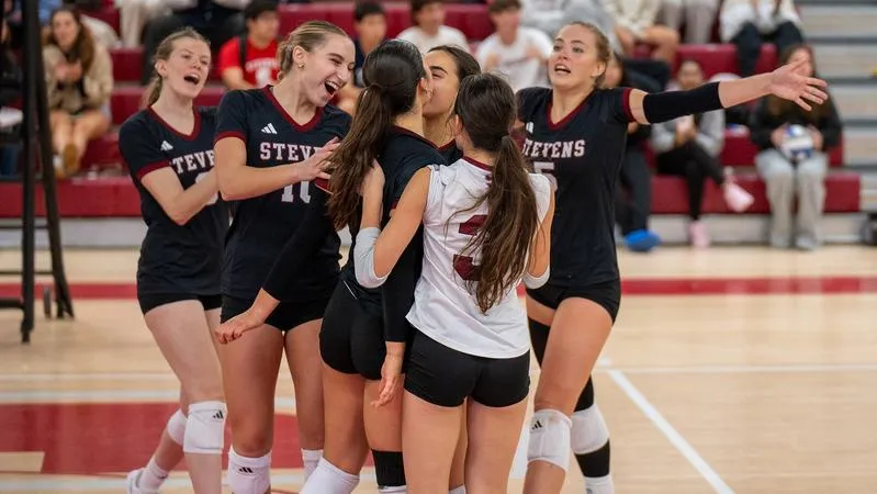 Women's Volleyball Moves to 15-2 With Sweep of Rutgers-Newark