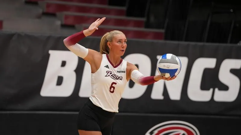 Volleyball Pushes Sacred Heart to Five Sets Friday