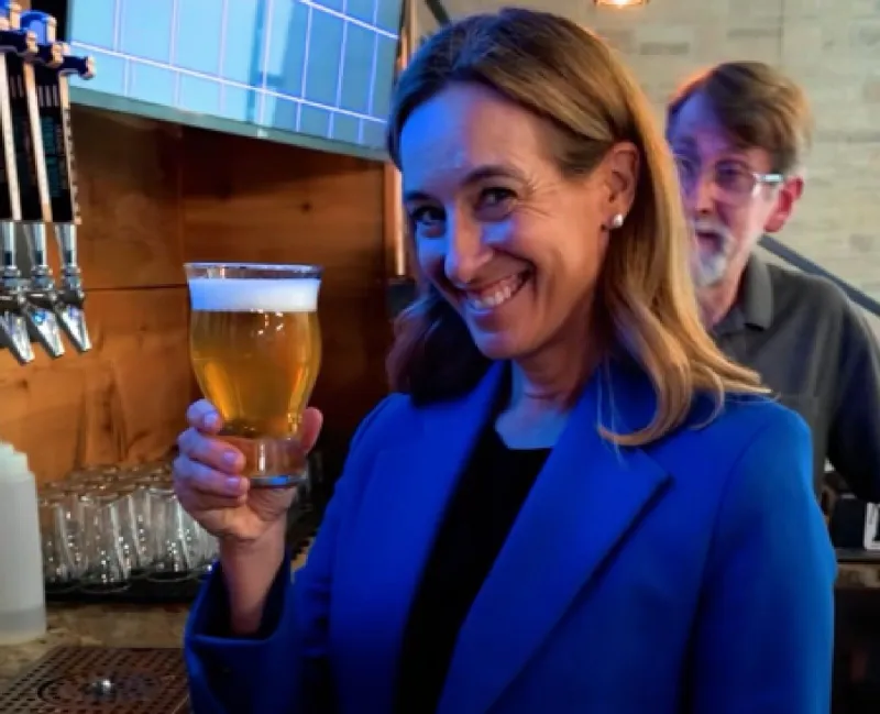 NJ Governor Has a Beer in Egg Harbor Township -- and Reaction is Insane!