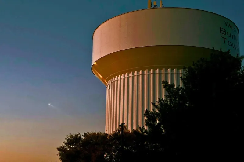 'Space jellyfish' lights up New Jersey skies at sunrise