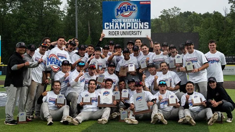 Baseball Hosts 21st Annual Black and Cranberry Game on October 24