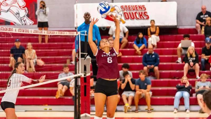 Women's Volleyball Takes Down Bridgewater in Five For Seventh Straight Win