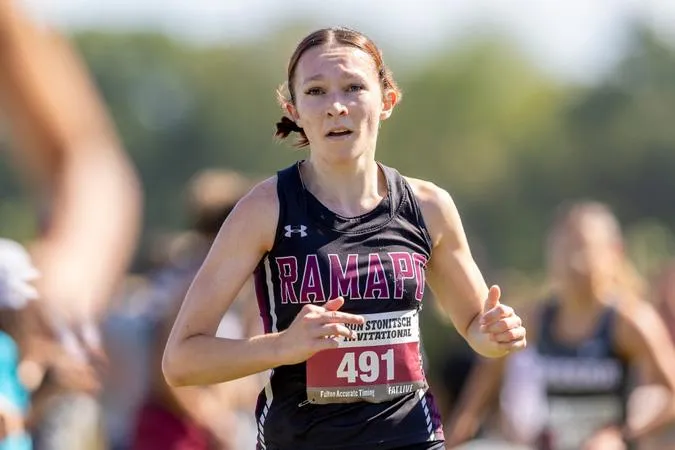 LEONARD LEADS WOMEN'S CROSS COUNTRY AT BORDER BATTLE