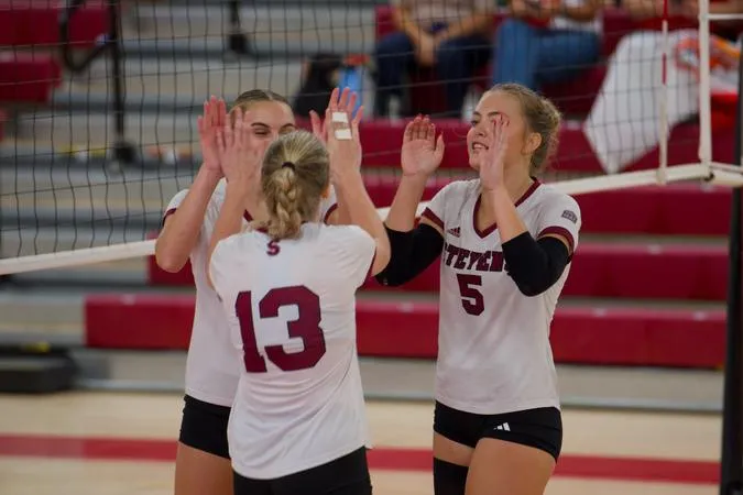 Women's Volleyball Sweeps Past Randolph, Marymount