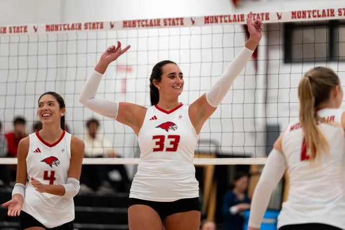Volleyball Extends Win Streak to Seven; Picks Up Road Sweep at Rutgers-Camden