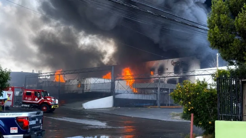 Factory fire in Jurez visible from El Paso