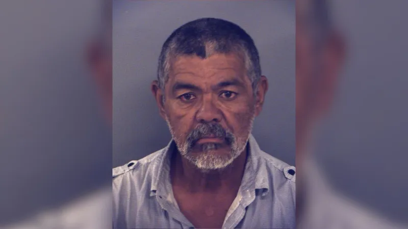 Owner locks robbery suspect in Downtown El Paso business; he slips out before police arriv