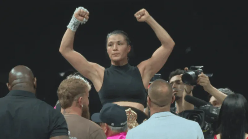 Stephanie Han defeats Holly Holm by majority decision at MVPW-03