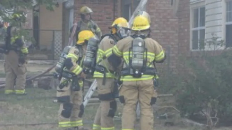 Roof collapse injures Amarillo firefighter; 2 homes damaged, 7 residents displaced