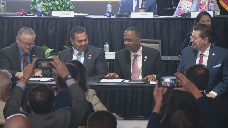 El Paso, Juarez leaders sign MOU to boost binational economic growth, cooperation