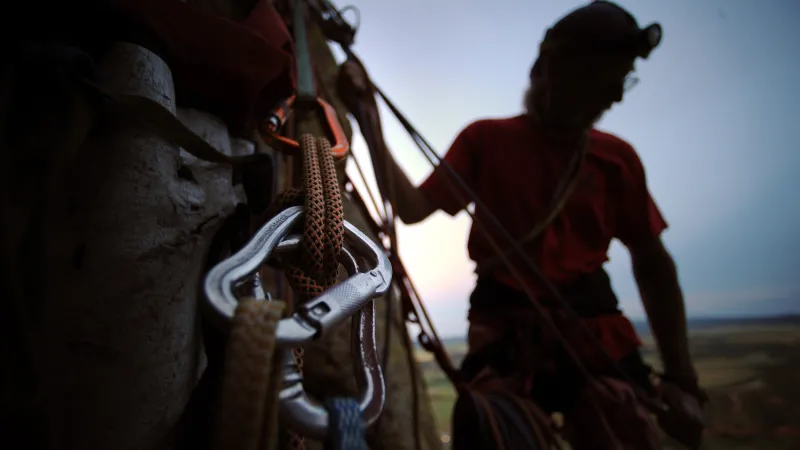 After a Fatal Fall in Wisconsin, Climbers Debate the Need for Safety Tethers