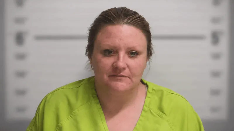 Teen accused of shooting girlfriend in Clovis; mother also arrested