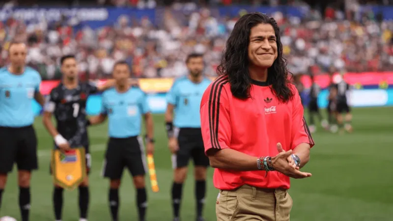 El Paso Locomotive's Cristo Fernndez joins World Cup 2026 coin toss ceremony in LA