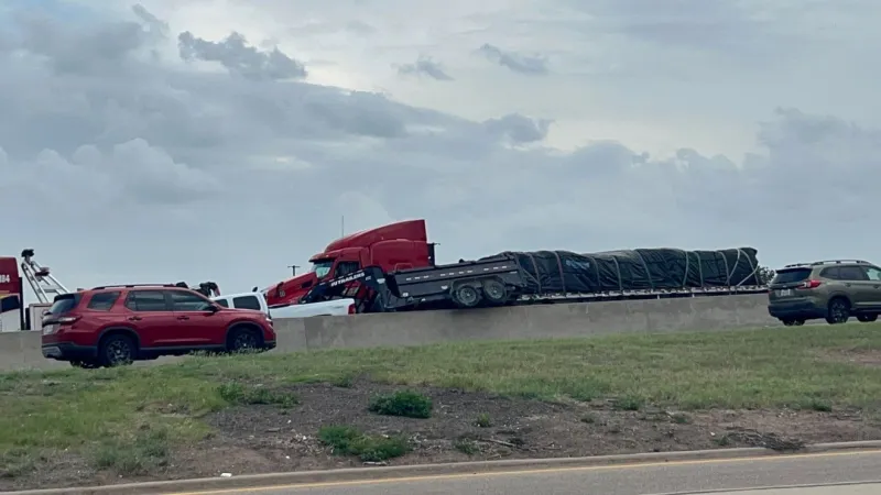 3-vehicle crash on eastbound I-40 stalls evening commute for over an hour