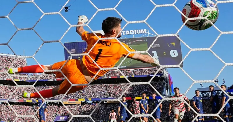 U.S. beats Bosnia-Herzegovina 2-0 to advance to round of 16 and keep its World Cup dreams alive